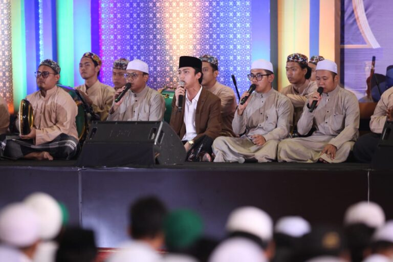 selawat-yang-dilantunkan-gus-azmi-buka-acara-cahaya-hati-cahaya-indonesia-di-masjid-istiqlal-rkf.jpg