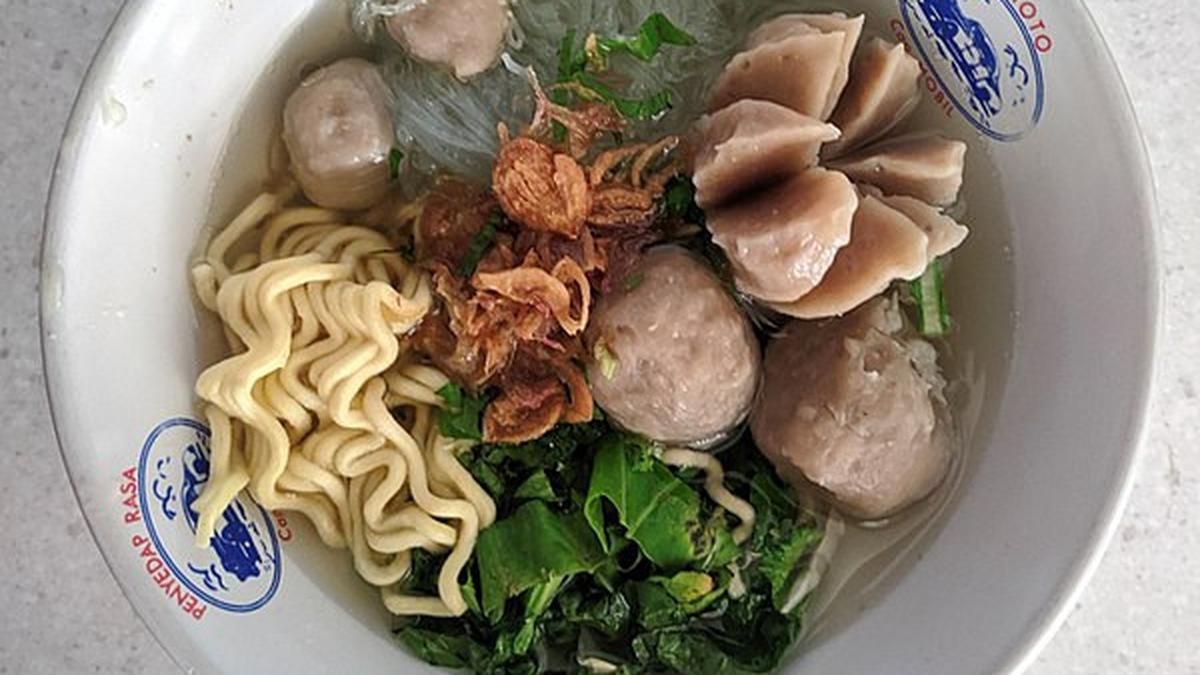 060005800_1718769587-Semangkuk_kuah_bakso_sapi_dengan_bakso_besar__kecil__dan_mi_bihun._Liputan6.com_.jpeg