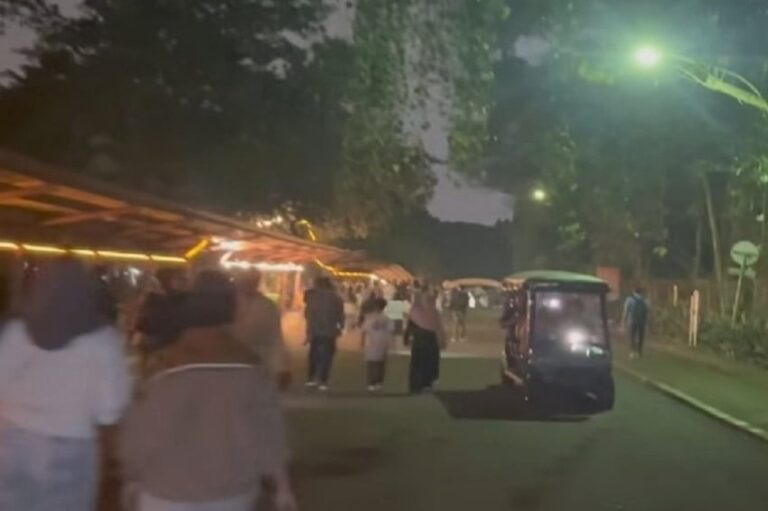 uji-coba-wisata-malam-ragunan-tarik-3713-pengunjung-pengelola-bakal-tambah-ecar-wit.jpg