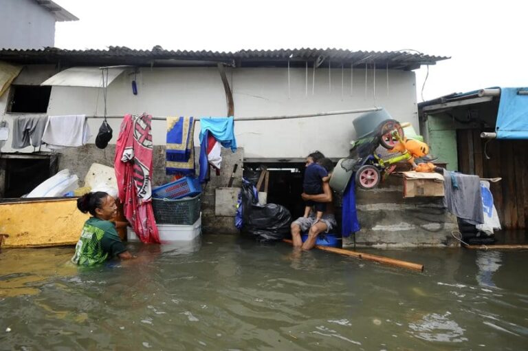 waspada-banjir-rob-di-pesisir-jakarta-815-oktober-ffk.jpg