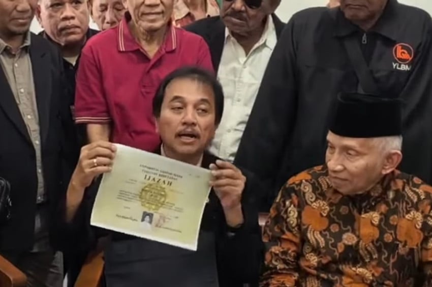 amien-rais-dan-roy-suryo-hadiri-sidang-ijazah-jokowi-di-pn-solo-bawa-scan-ijazah-pembanding-krc.jpg