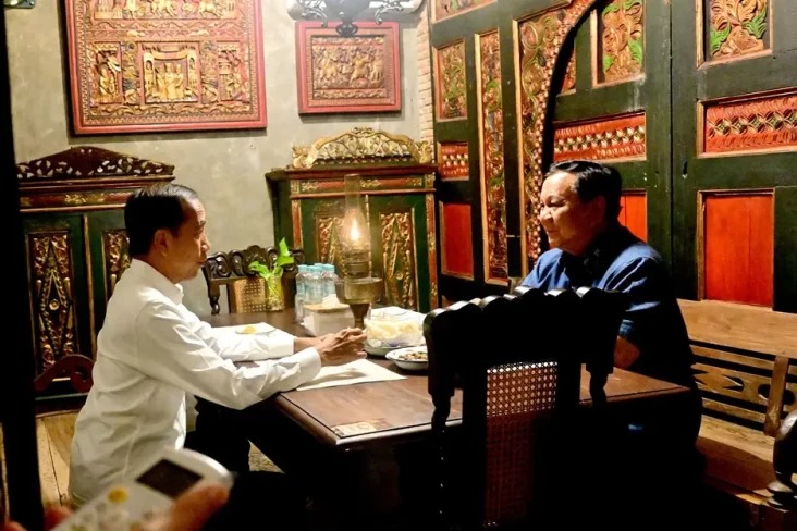 apakah-prabowo-akan-menjauh-dari-jokowi-ubedilah-badrun-99-persen-sangat-sulit-gcp.jpg