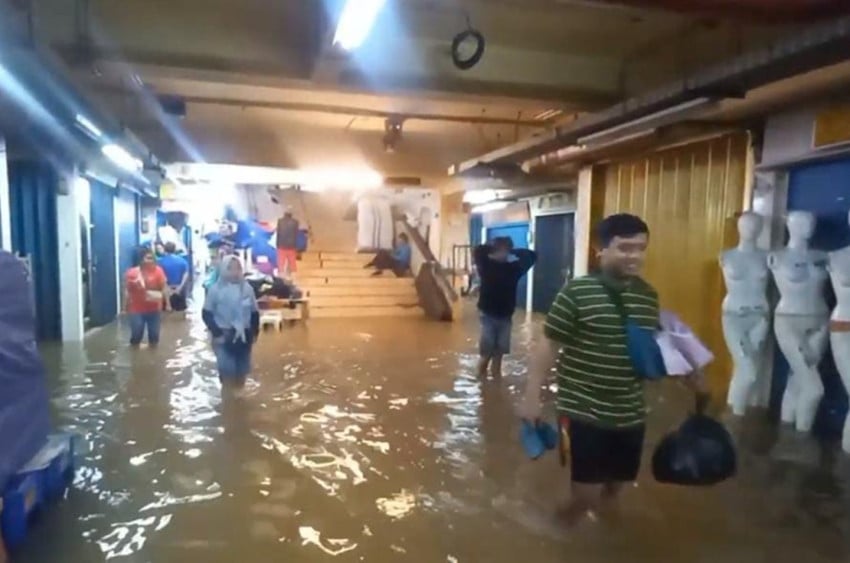 banjir-merendam-123-rt-dan-9-ruas-jalan-di-jakarta-nqx.jpg