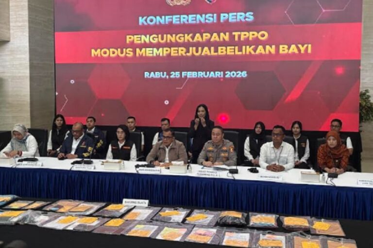 bareskrim-bongkar-sindikat-penculikan-dan-jual-beli-bayi-12-orang-jadi-tersangka-dgm.jpg