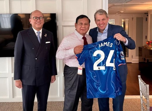 bertemu-bos-chelsea-di-washington-prabowo-dapat-jersey-reece-james-kdz.jpg