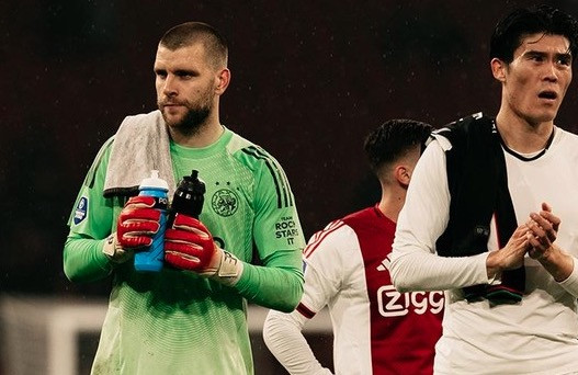 catatan-penting-debut-kiper-indonesia-maarten-paes-bersama-ajax-gfh.jpg
