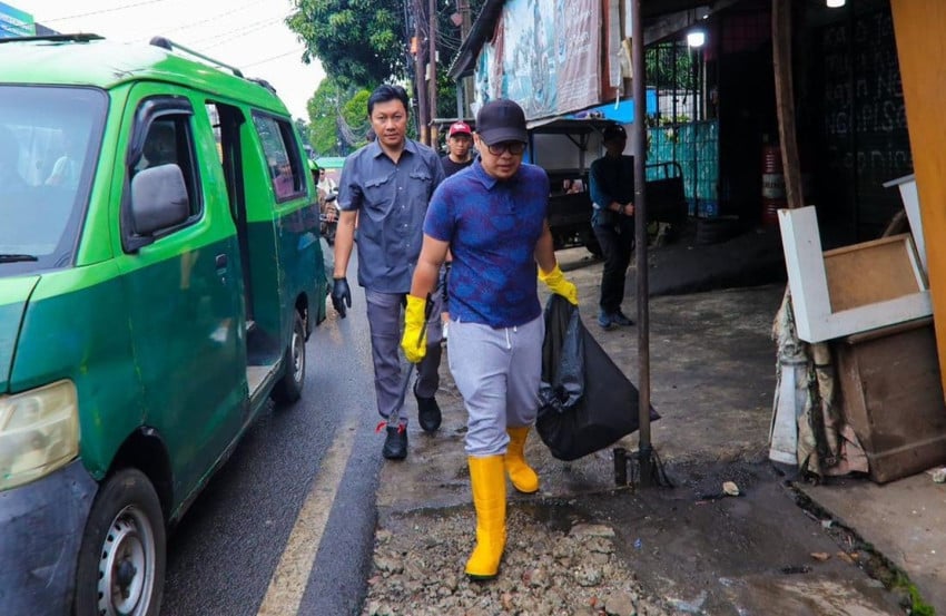 dukung-gerakan-asri-wakil-wali-kota-tangsel-pimpin-aksi-bersihbersih-di-ciputat-pcl.jpg