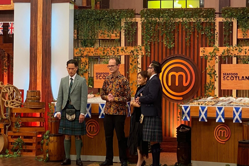 duta-besar-inggris-dominic-jermey-antusias-kolaborasi-dan-tampil-di-mastecchef-indonesia-qsv.jpeg