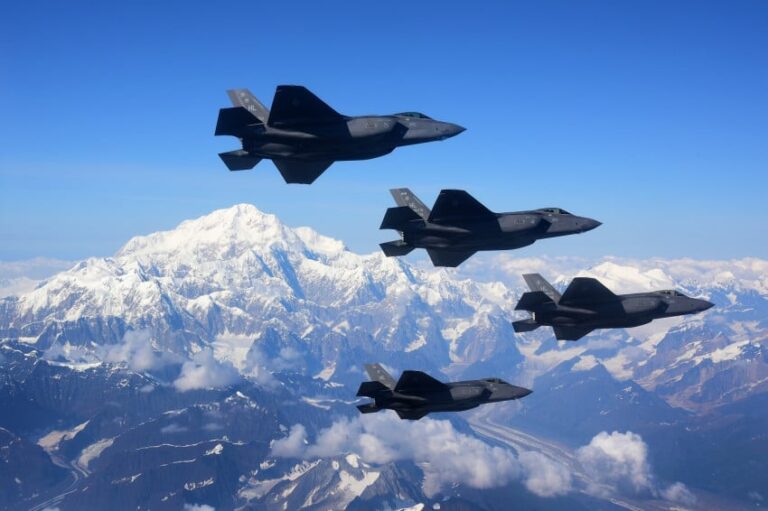 eks-pilot-jet-tempur-siluman-f35-as-ditangkap-karena-melatih-personel-militer-china-grw.jpg