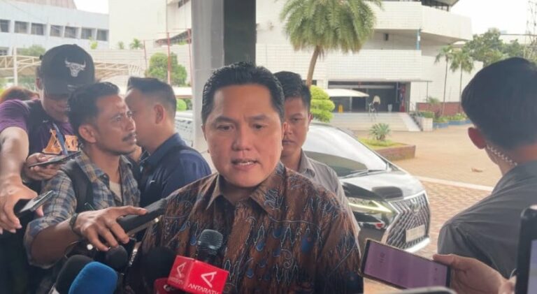 erick-thohir-tepis-tudingan-media-malaysia-soal-aduan-ke-fifa-maaf-saya-kelasnya-nggak-di-situ-nnv.j.jpeg