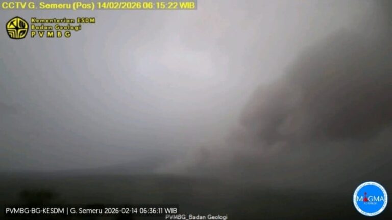 gunung-semeru-erupsi-luncurkan-awan-panas-guguran-6-km-dgc.jpg
