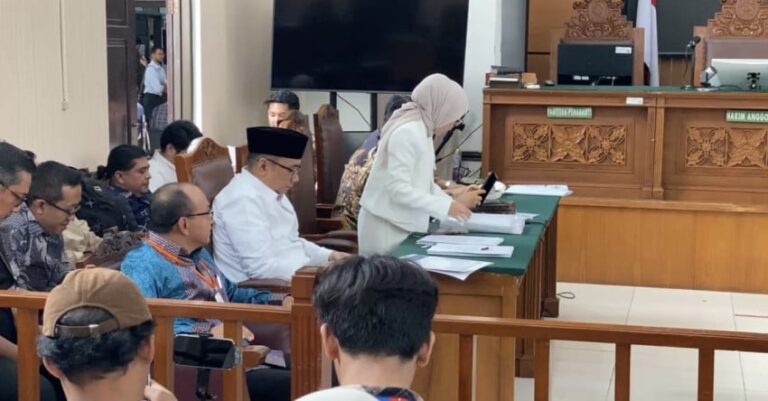 gus-yaqut-hadiri-sidang-praperadilan-di-pn-jaksel-krg.jpg