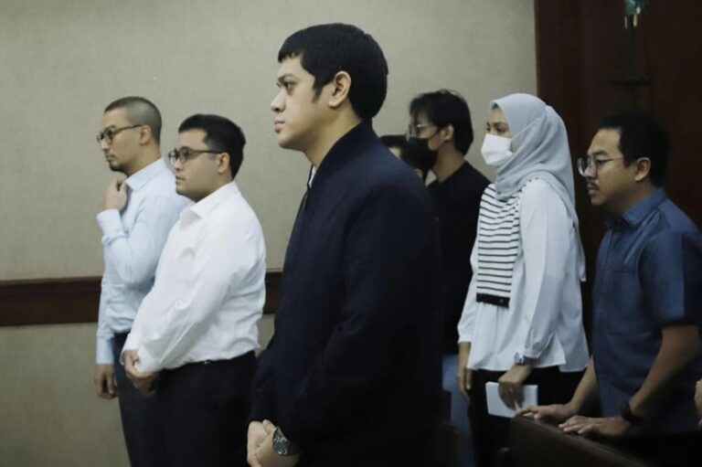 hari-ini-kerry-adrianto-anak-riza-chalid-hadapi-sidang-vonis-kasus-tata-kelola-minyak-pdc.jpg