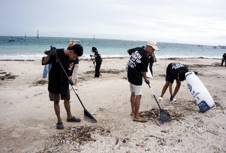 implementasi-gerakan-indonesia-asri-ditjen-polpum-kemendagri-gelar-aksi-bali-beach-clean-up-kll.jpeg