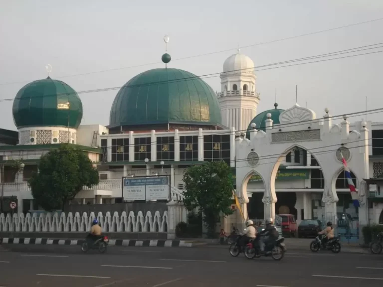 jadwal-salat-dan-imsakiyah-kota-surabaya-8-ramadan-1447-h-nme.webp.webp