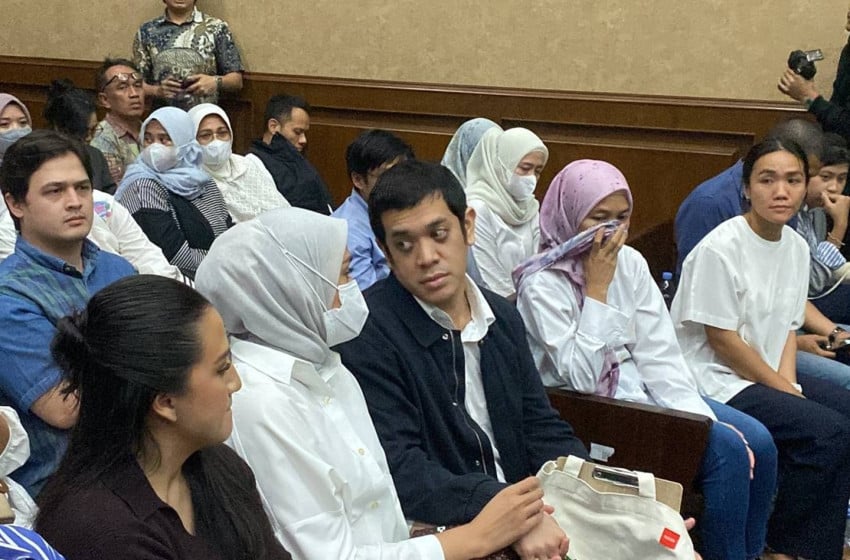 kerry-adrianto-anak-riza-chalid-dituntut-hukuman-18-tahun-penjara-di-kasus-tata-kelola-minyak-vyw.jp_.jpeg