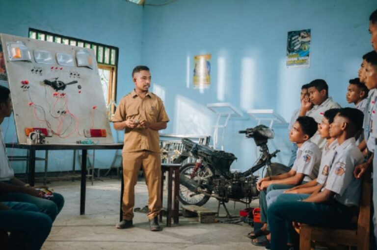 kolaborasi-guru-dan-siswa-di-kupang-inovasi-pembelajaran-hingga-bengkel-mandiri-hyg.jpg