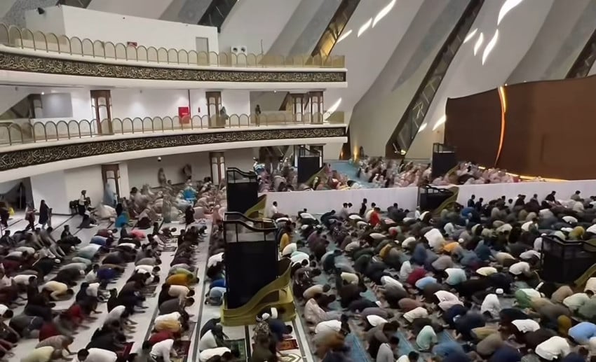 melihat-suasana-tarawih-perdana-ramadan-1447-hijriah-di-masjid-negara-ikn-yyk.jpg