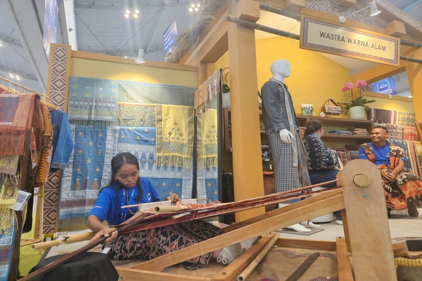 mengenal-tradisi-perempuan-sumba-merawat-tenun-sumba-tetap-lestari-vwt.jpeg