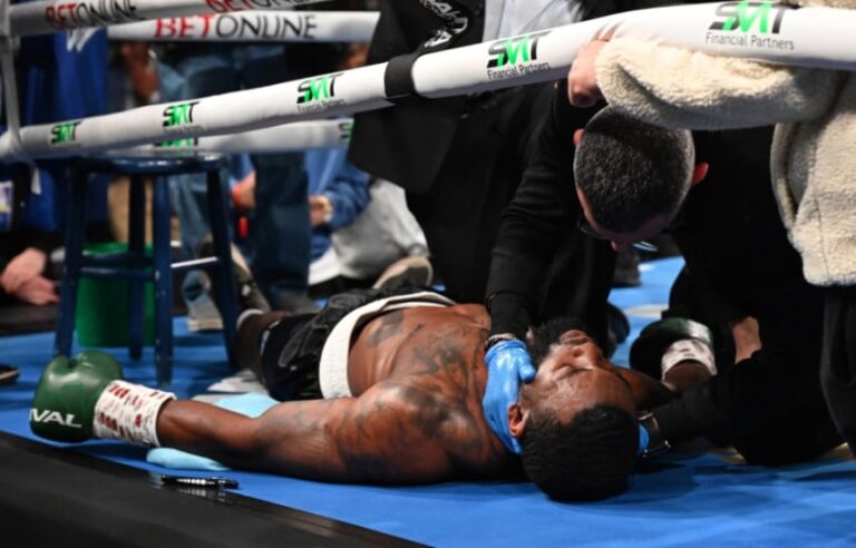 momen-horor-petinju-as-joseph-george-jr-kolaps-di-atas-ring-usai-dihajar-oberlton-tpb.jpg