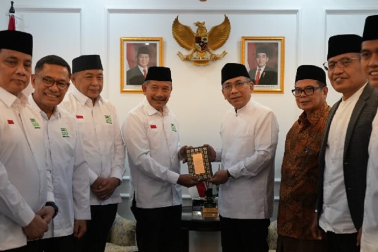 momentum-ramadan-sinar-mas-wakafkan-alquran-ke-pbnu-dan-majelis-alumni-ipnu-fhs.jpg