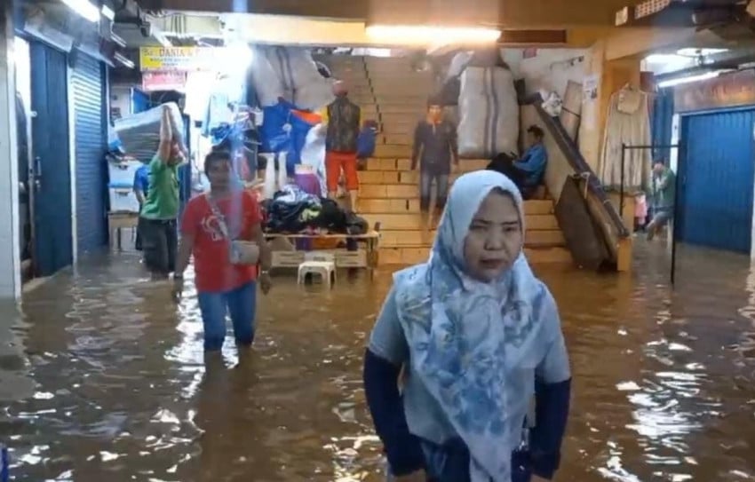 pasar-cipulir-banjir-pedagang-sedih-omzet-turun-drastis-aba.jpg