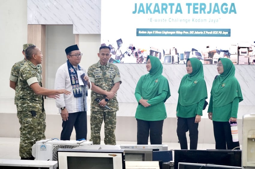 peduli-lingkungan-kodam-jaya-bersama-dlh-dki-jakarta-kelola-55-ton-limbah-elektronik-hca.jpg