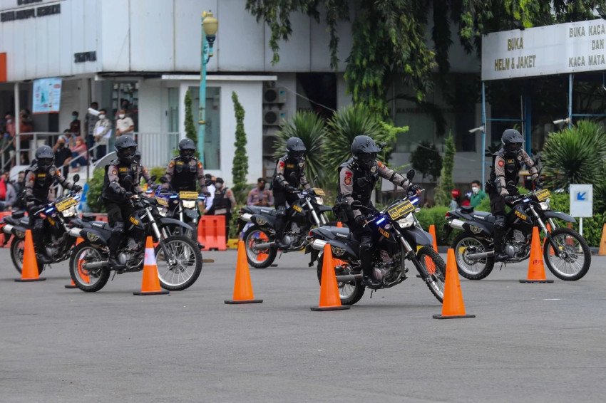 polda-metro-jaya-gelar-patroli-cegah-sotr-selama-ramadan-2026-czz.jpg
