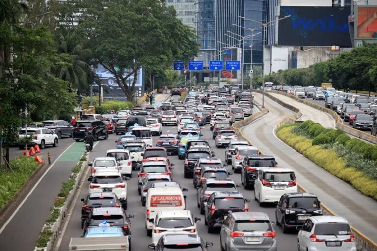 polda-metro-jaya-prediksi-jam-rawan-macet-selama-ramadan-bergeser-tsh.jpg