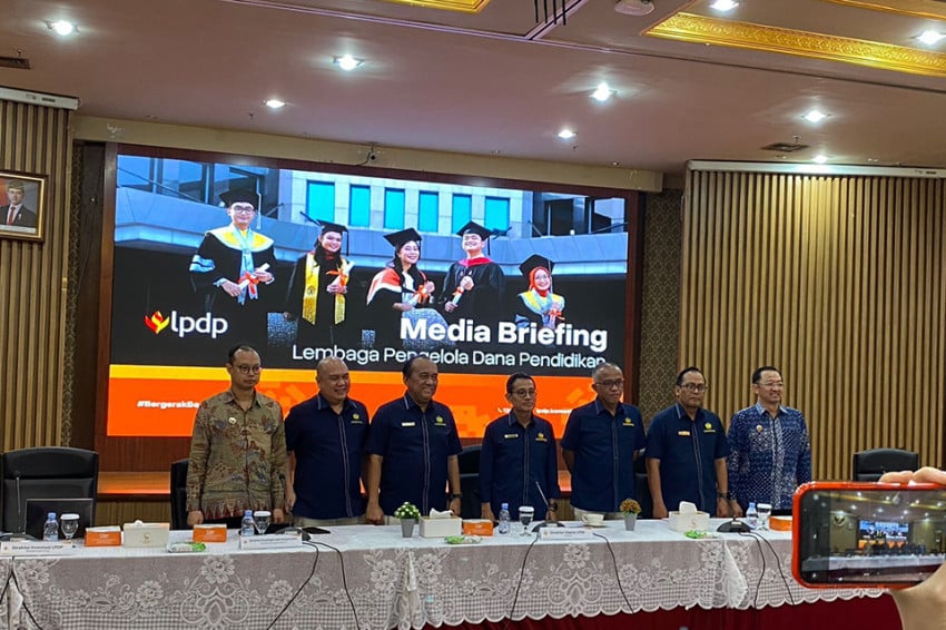 polemik-alumni-hina-negara-dirut-lpdp-bersuara-anda-bisa-berpendidikan-tinggi-dari-uang-rakyat-ohp.j.jpeg