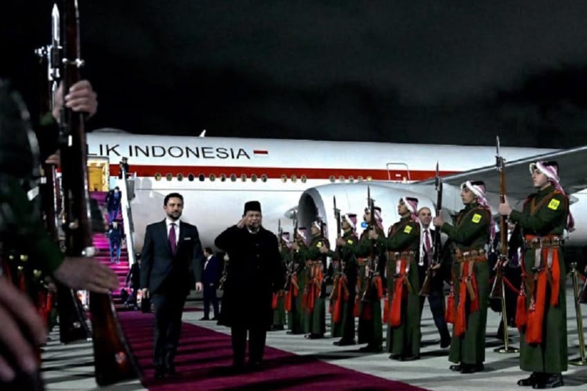 prabowo-tiba-di-amman-disambut-putra-mahkota-dan-dikawal-f16-au-yordania-zoz.jpg