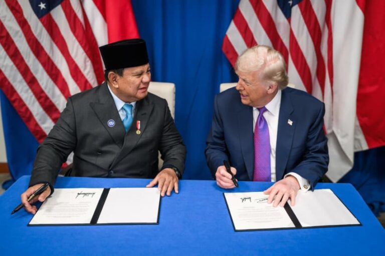 prabowotrump-teken-kesepakatan-ayam-hingga-jagung-as-bakal-masuk-ri-djd.jpg