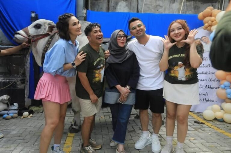 raffi-ahmad-ulang-tahun-ke39-irfan-hakim-beri-kado-sapi-putih-jumbo-obg.jpg