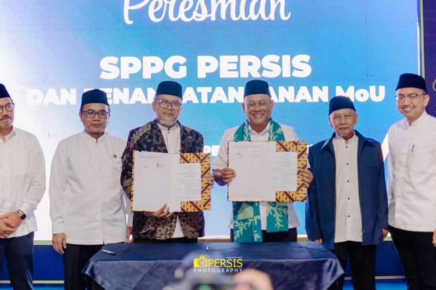 resmikan-sppg-di-bandung-kepala-bgn-pp-persis-penyokong-utama-program-mbg-rwv.jpg