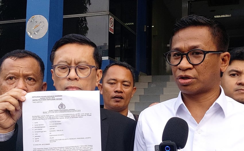 rismon-sianipar-dilaporkan-ke-polda-metro-atas-dugaan-ijazah-s2-dan-s3-palsu-beg.jpg