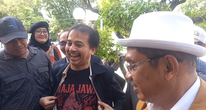 roy-suryo-tolak-jawab-pertanyaan-yang-diajukan-kuasa-hukum-jokowi-wpo.jpg