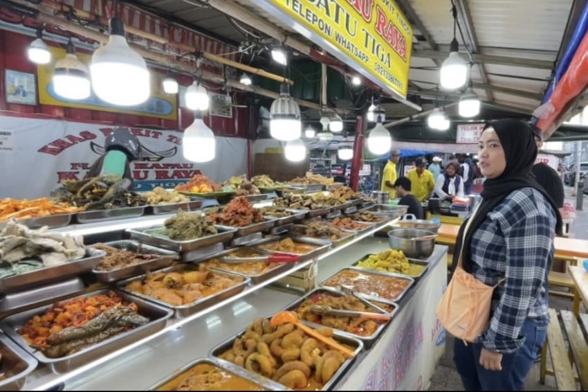 serunya-berburu-takjil-khas-minang-di-senen-tembusu-kepala-kakap-dan-bubur-kampiun-jadi-primadona-iq.jpeg