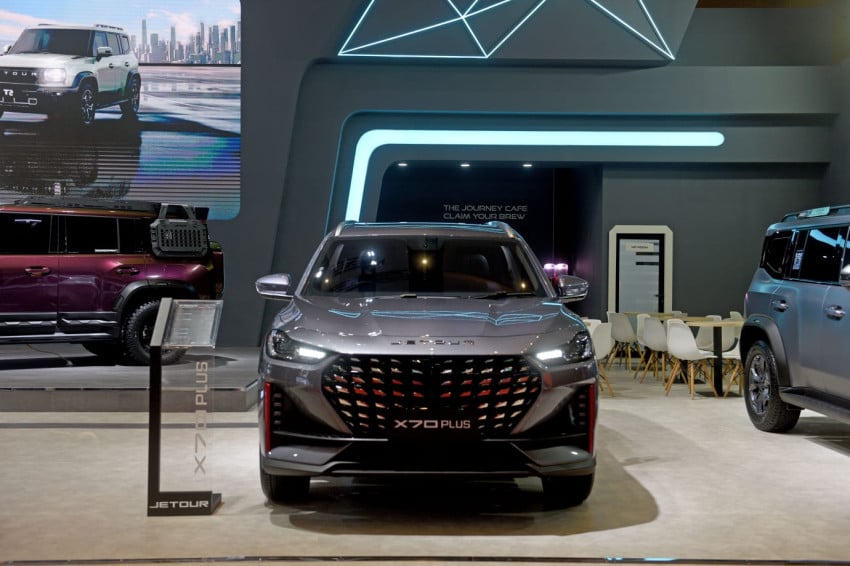 spesifikasi-premium-dan-fitur-jetour-x70-plus-tebar-pesona-di-iims-2026-zly.jpg