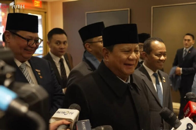 tawa-prabowo-usai-trump-bilang-tak-ingin-melawannya-becanda-itu-jbj.jpg