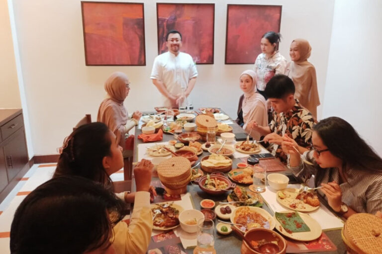 tim-ikan-sambal-ijo-dan-krecek-urat-sapi-hangatkan-iftar-ramadan-di-jaksel-pbq.jpeg