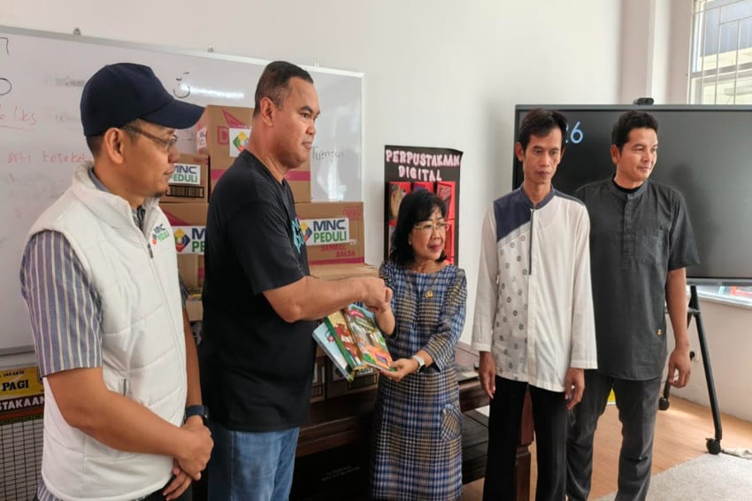 tingkatkan-literasi-di-bulan-ramadan-mnc-peduli-donasi-ratusan-buku-ke-sdn-01-cikini-pde.jpg