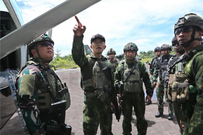 tni-pulihkan-kondusifitas-11-bandara-perintis-di-papua-loq.jpg