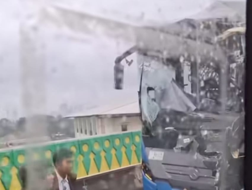 update-tabrakan-transjakarta-di-jalur-langit-23-orang-terluka-ytv.jpg