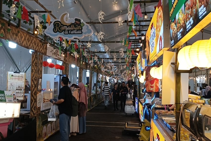 viral-di-tiktok-ramadan-di-rantau-di-senayan-park-diserbu-pemburu-takjil-ulh.jpg