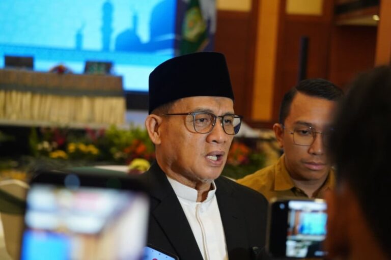 wamenag-jamin-tidak-ada-sweeping-tempat-makan-saat-ramadan-zhv.jpg